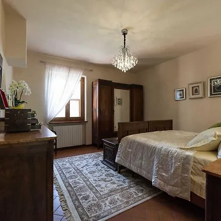 Louise Umbria Villa Uncinano